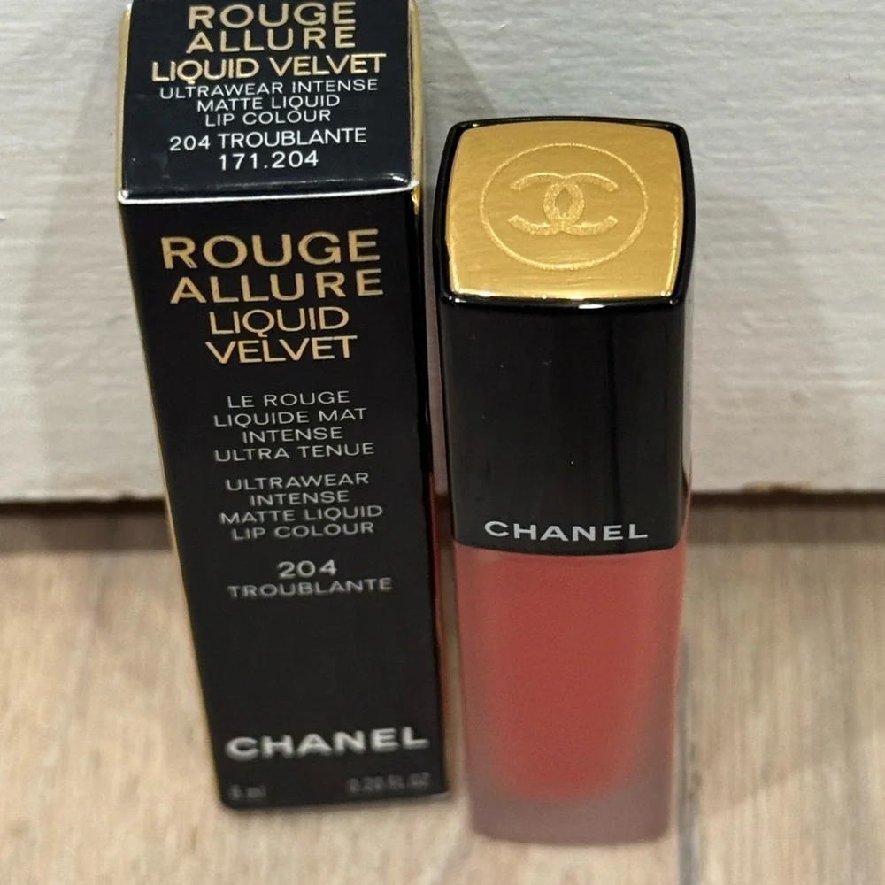 Chanel Rouge Allure Liquid Velvet Ultra Intense Matte Lip Colour 204 Troublante